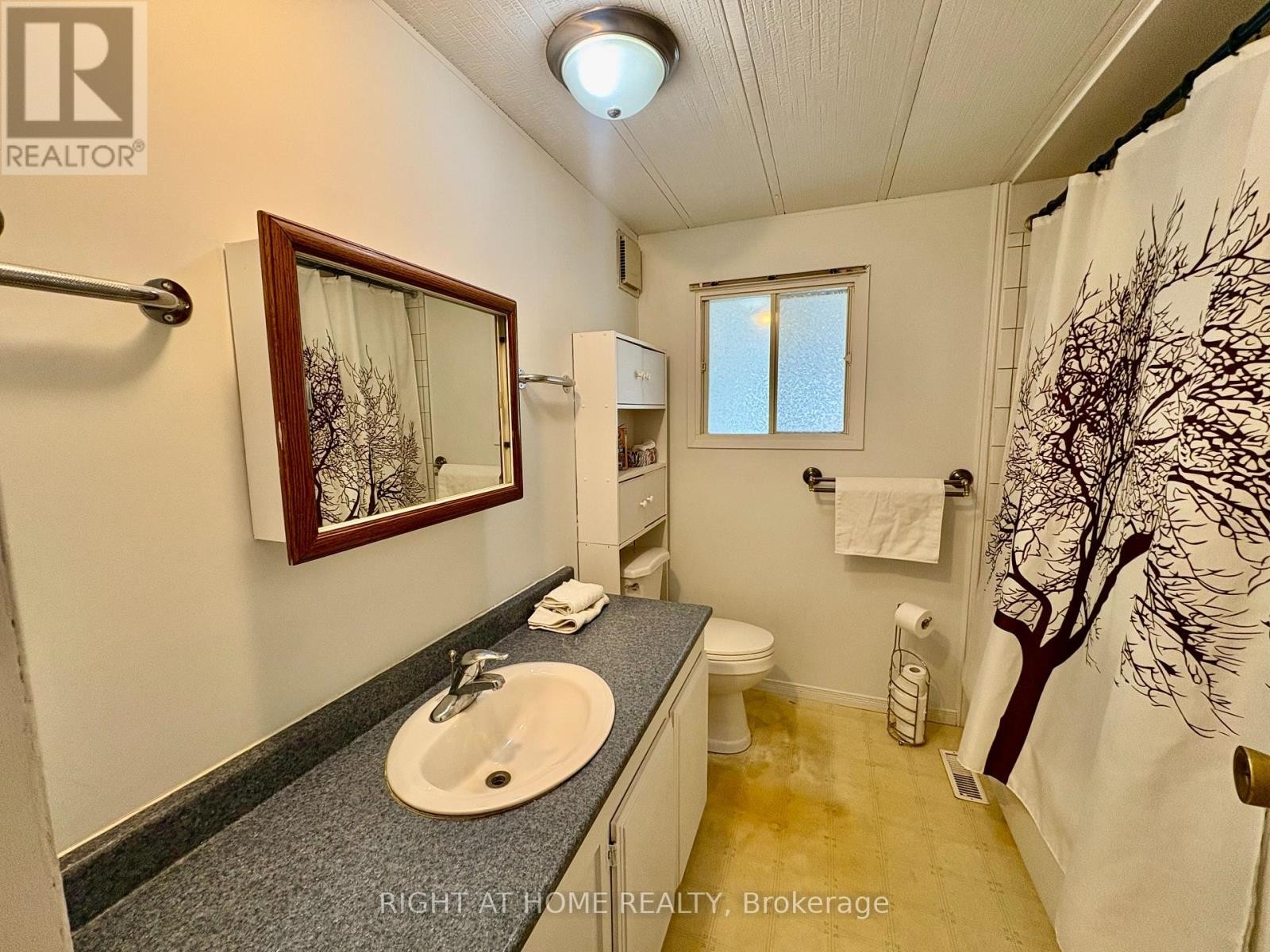 












14 SINCLAIR AVENUE S

,
Wasaga Beach,




Ontario
L9Z1K3


