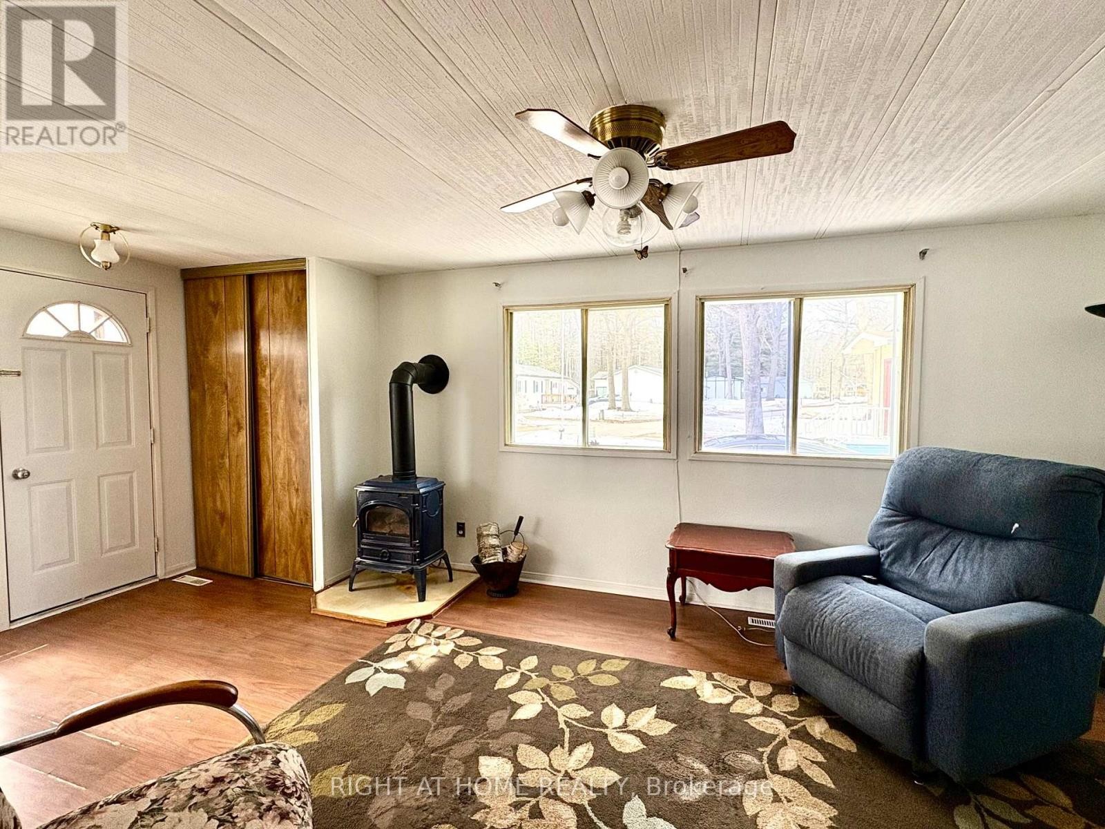












14 SINCLAIR AVENUE S

,
Wasaga Beach,




Ontario
L9Z1K3

