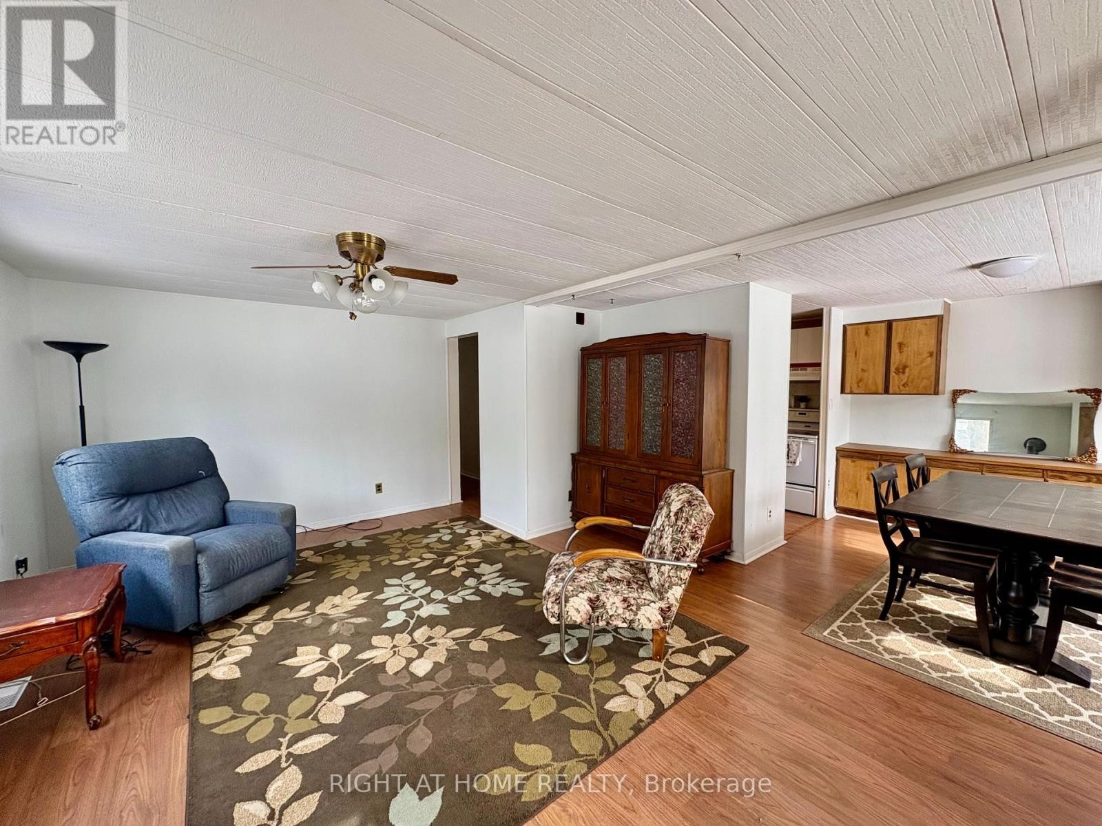 












14 SINCLAIR AVENUE S

,
Wasaga Beach,




Ontario
L9Z1K3

