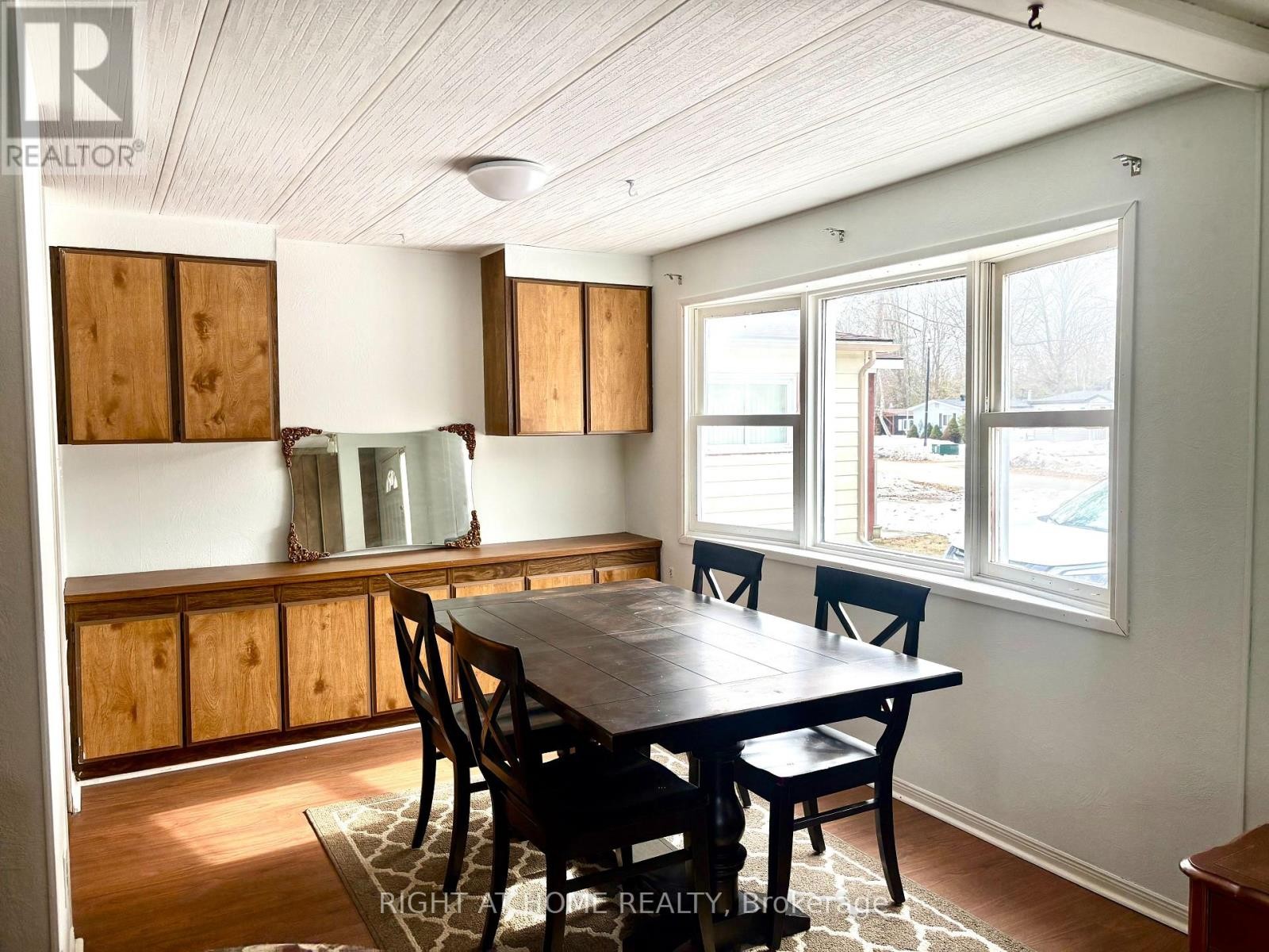 












14 SINCLAIR AVENUE S

,
Wasaga Beach,




Ontario
L9Z1K3

