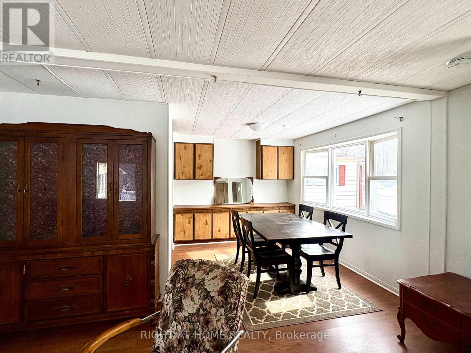 












14 SINCLAIR AVENUE S

,
Wasaga Beach,




Ontario
L9Z1K3

