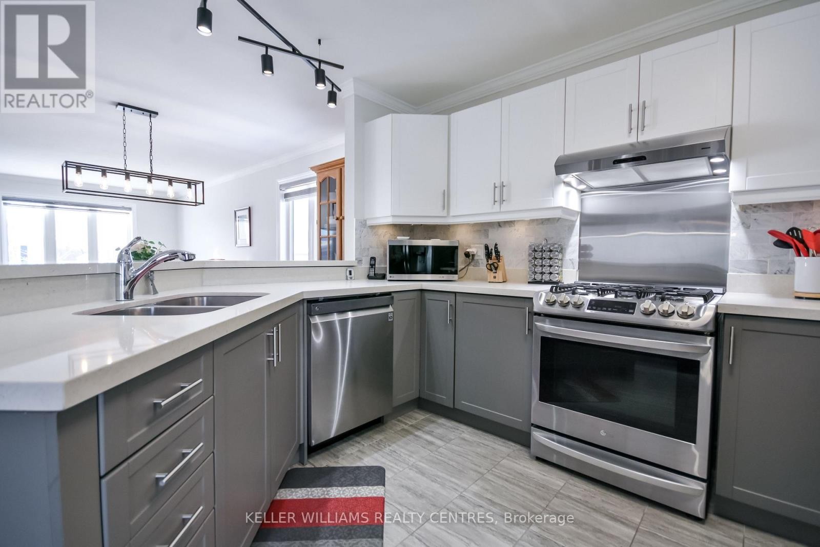 












10 SINCLAIR CRESCENT

,
Ramara (Atherley),




Ontario
L3V8K1

