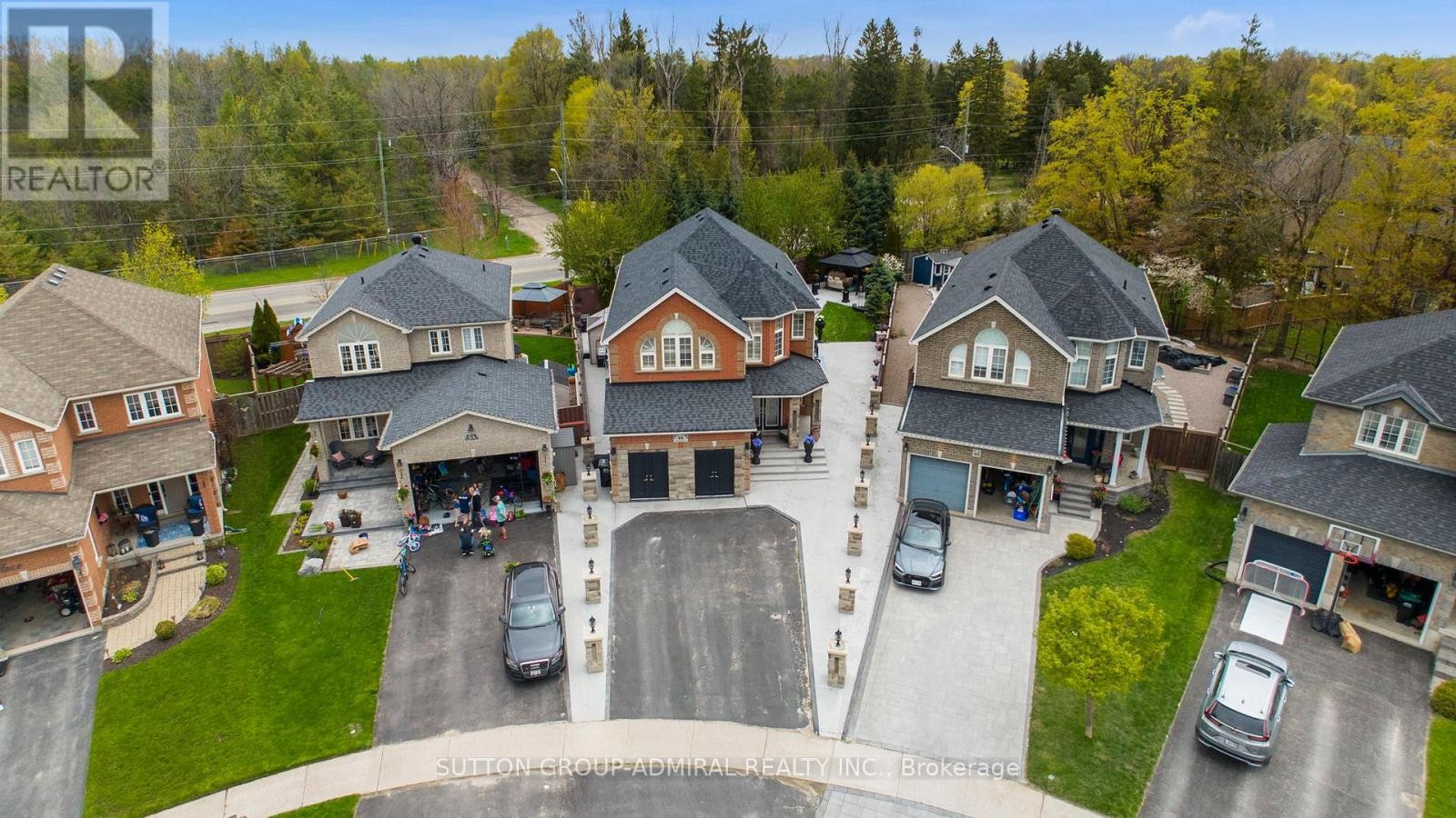 












46 BALMORAL PLACE

,
Barrie (Innis-Shore),




Ontario
L4N0Y9


