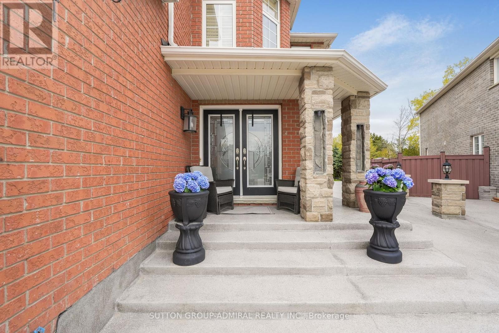 












46 BALMORAL PLACE

,
Barrie (Innis-Shore),




Ontario
L4N0Y9

