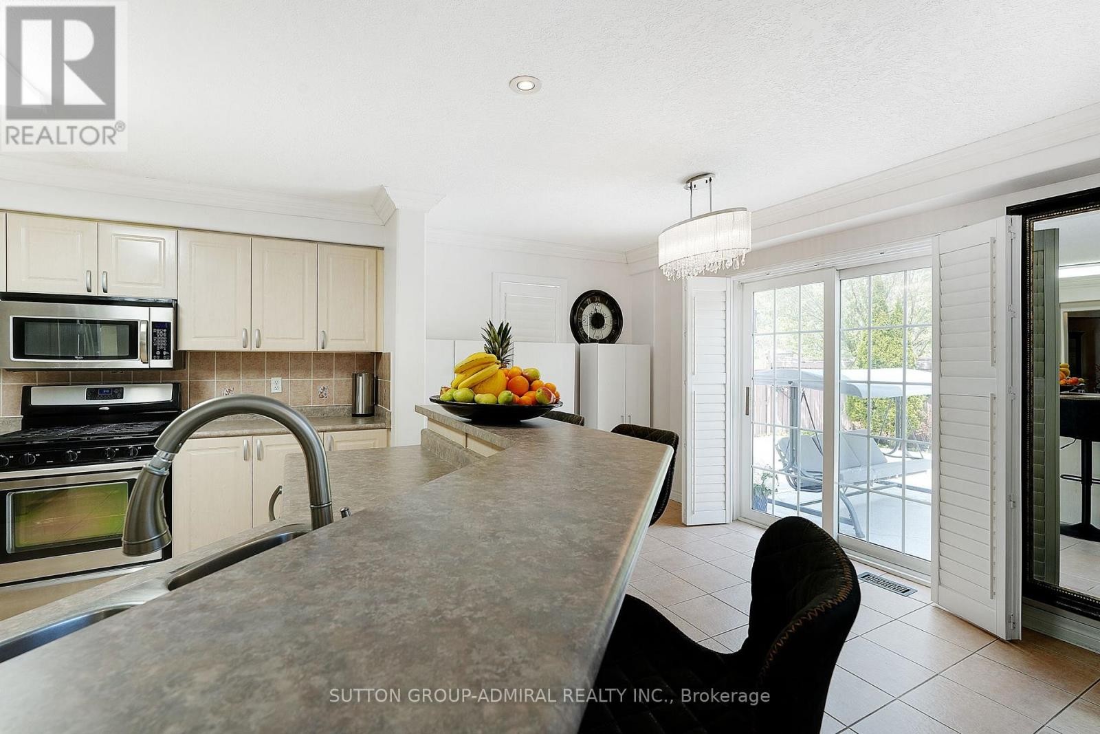 












46 BALMORAL PLACE

,
Barrie (Innis-Shore),




Ontario
L4N0Y9

