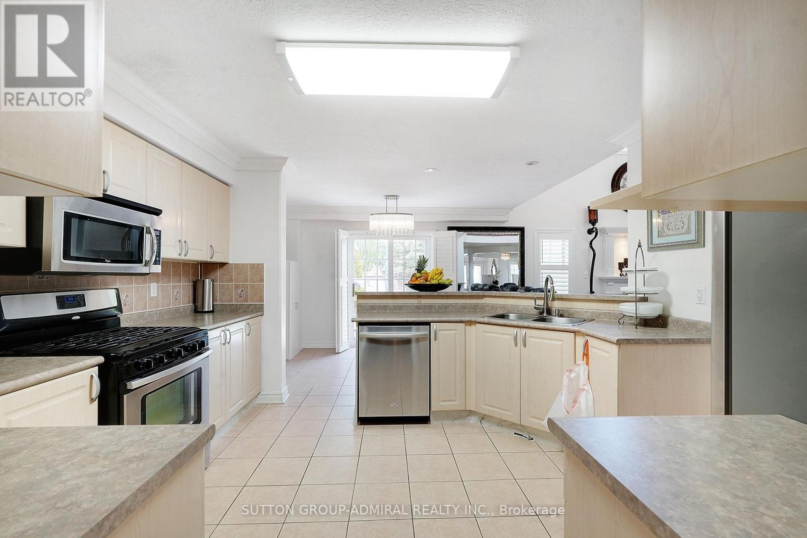 












46 BALMORAL PLACE

,
Barrie (Innis-Shore),




Ontario
L4N0Y9

