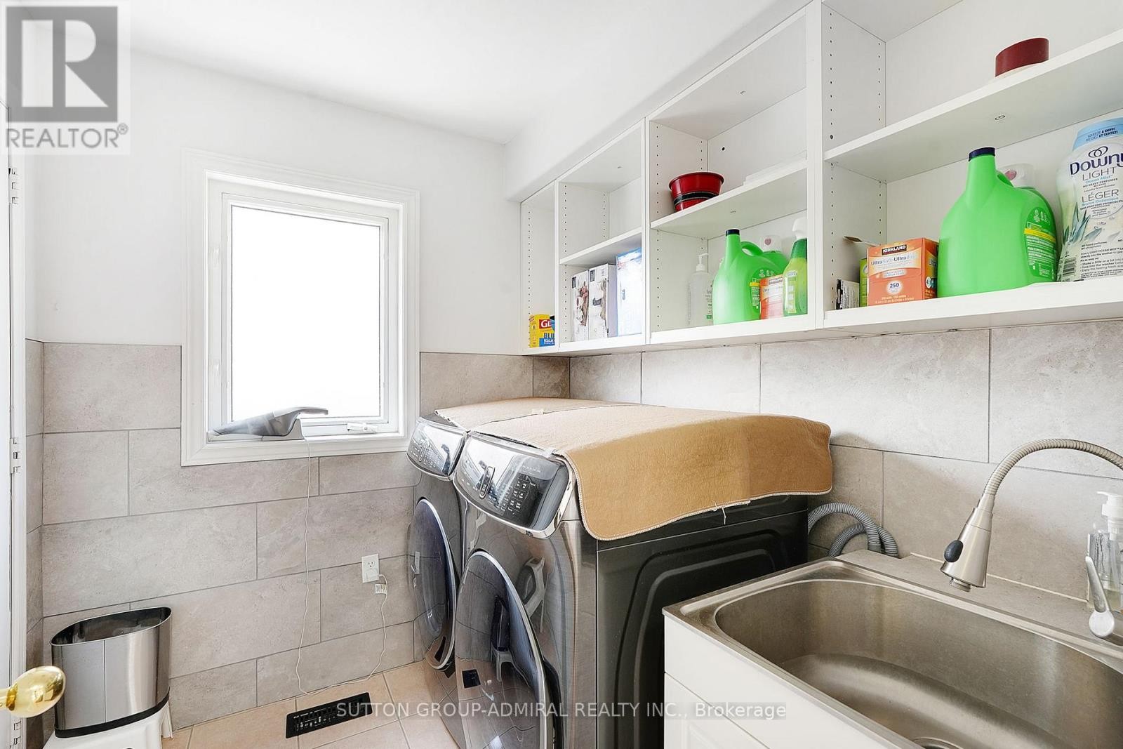












46 BALMORAL PLACE

,
Barrie (Innis-Shore),




Ontario
L4N0Y9

