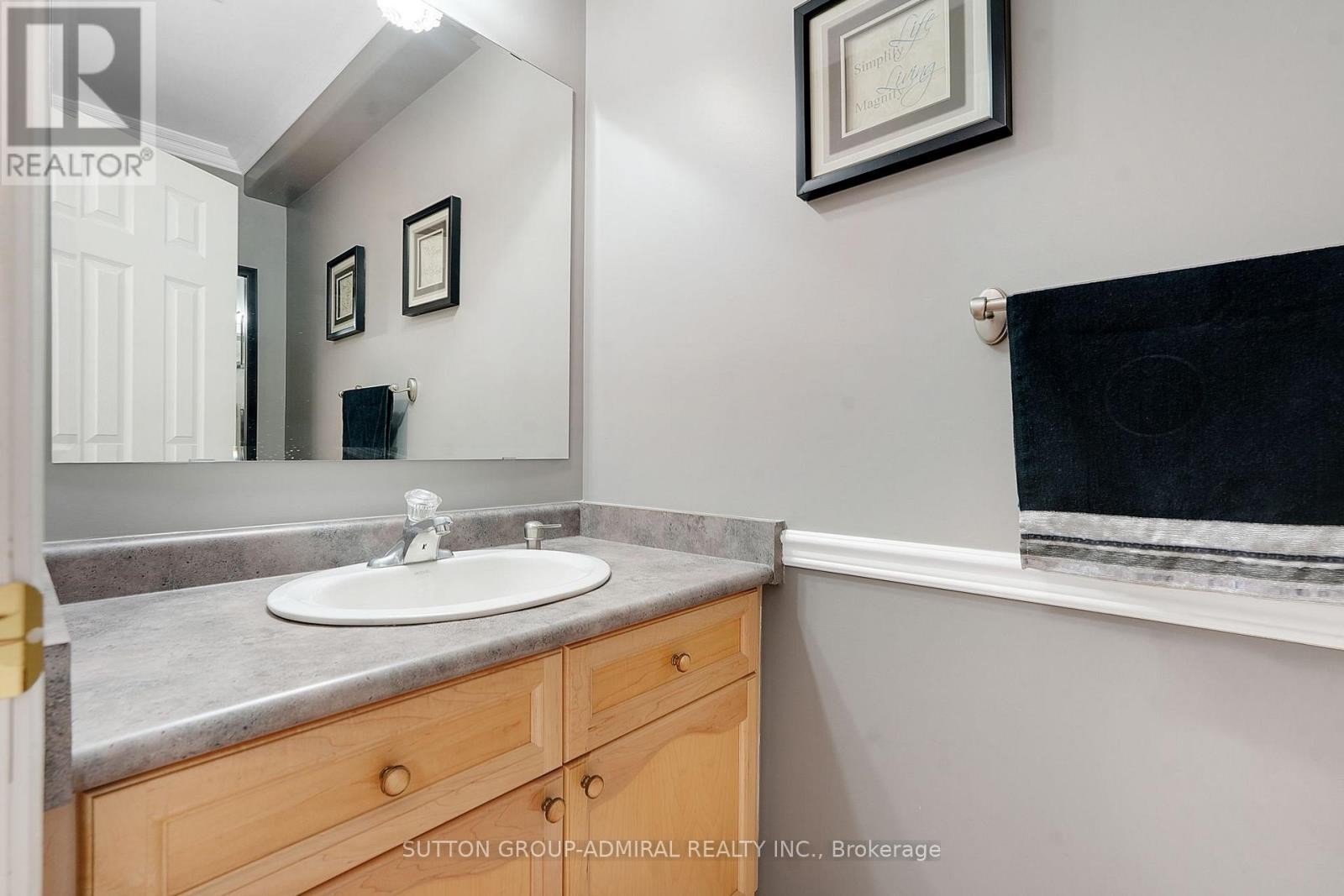 












46 BALMORAL PLACE

,
Barrie (Innis-Shore),




Ontario
L4N0Y9


