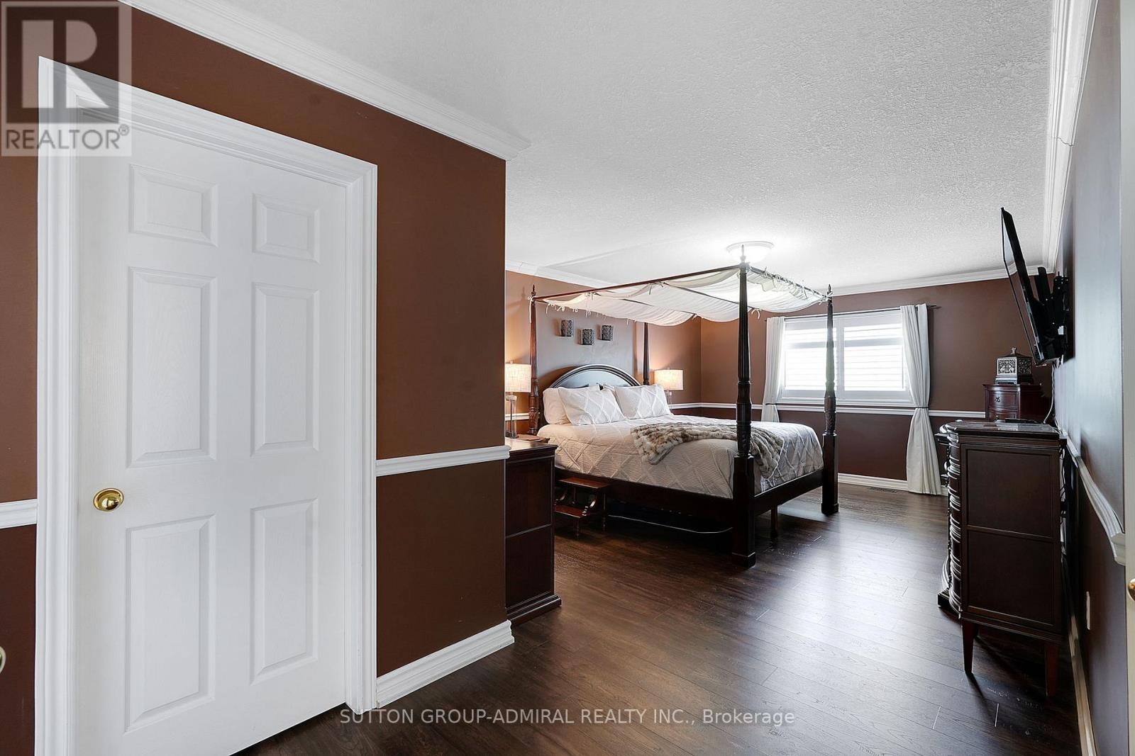 












46 BALMORAL PLACE

,
Barrie (Innis-Shore),




Ontario
L4N0Y9


