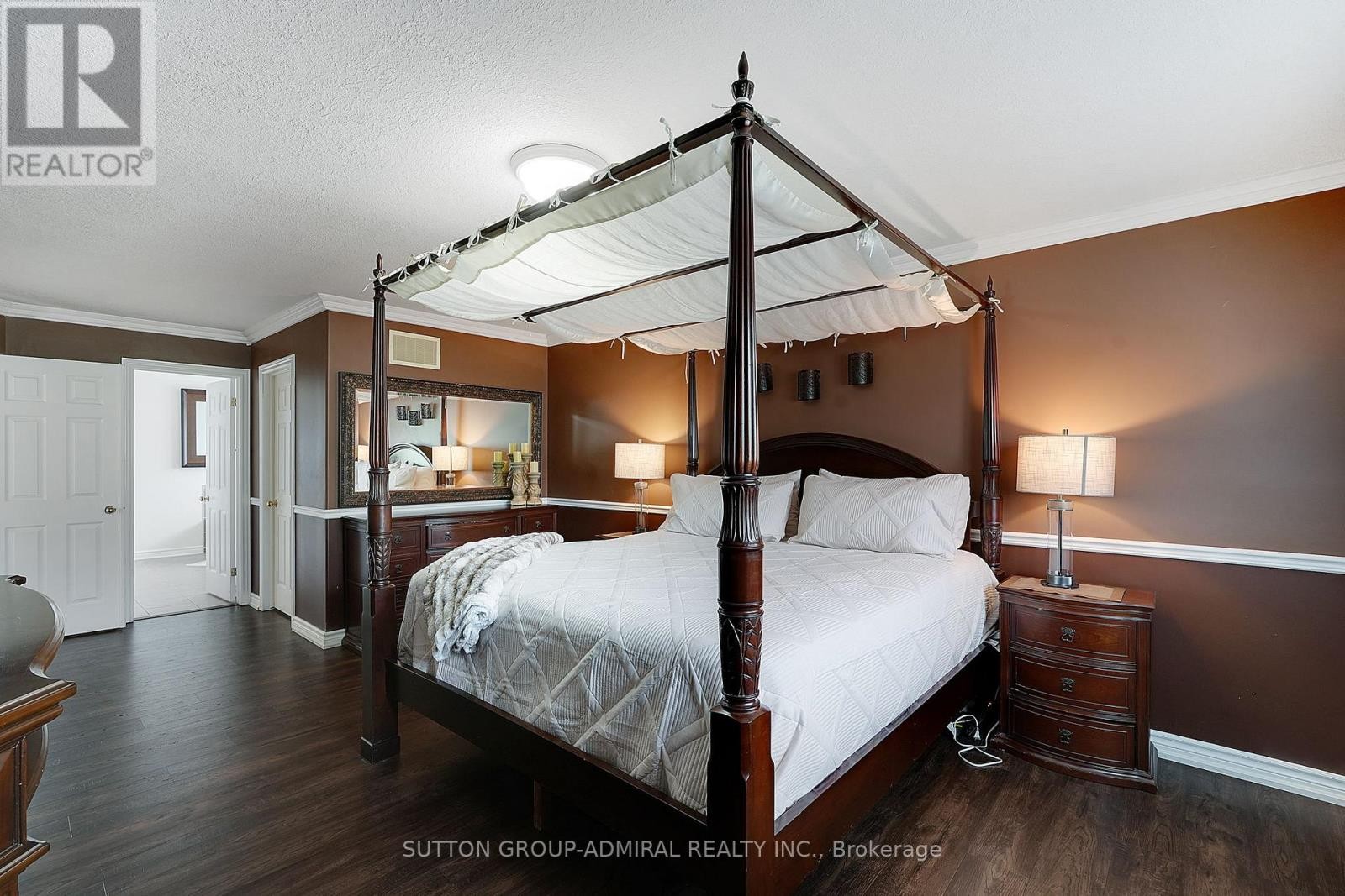 












46 BALMORAL PLACE

,
Barrie (Innis-Shore),




Ontario
L4N0Y9

