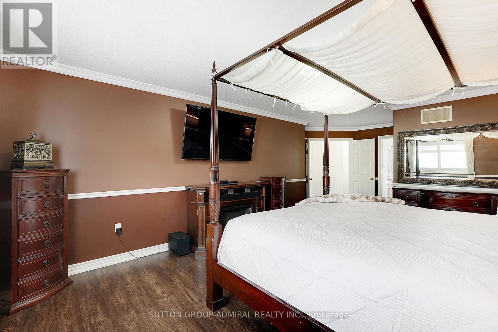












46 BALMORAL PLACE

,
Barrie (Innis-Shore),




Ontario
L4N0Y9

