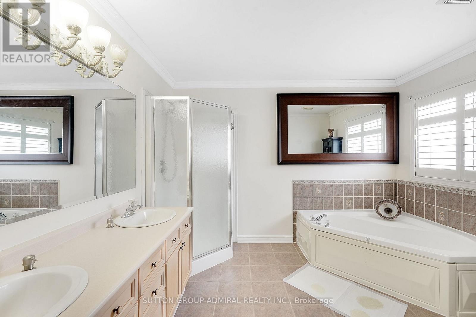 












46 BALMORAL PLACE

,
Barrie (Innis-Shore),




Ontario
L4N0Y9

