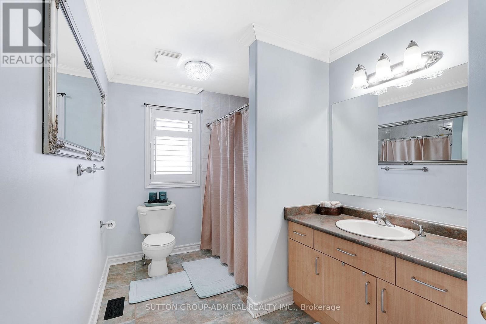 












46 BALMORAL PLACE

,
Barrie (Innis-Shore),




Ontario
L4N0Y9

