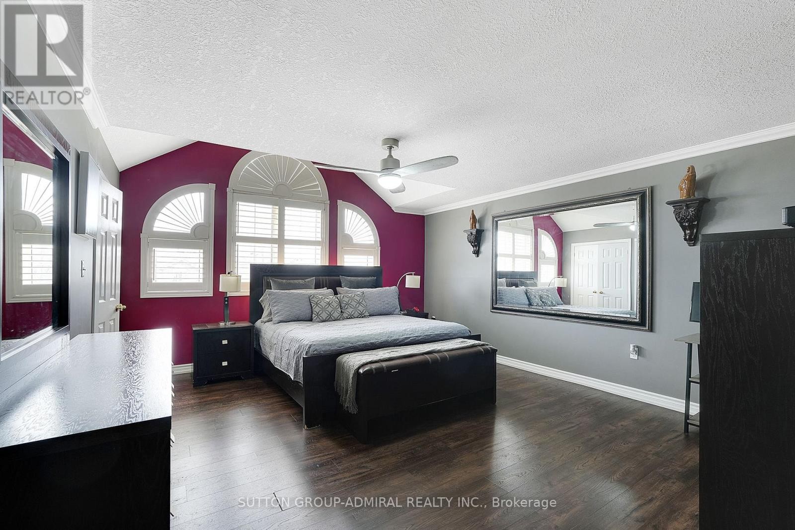 












46 BALMORAL PLACE

,
Barrie (Innis-Shore),




Ontario
L4N0Y9

