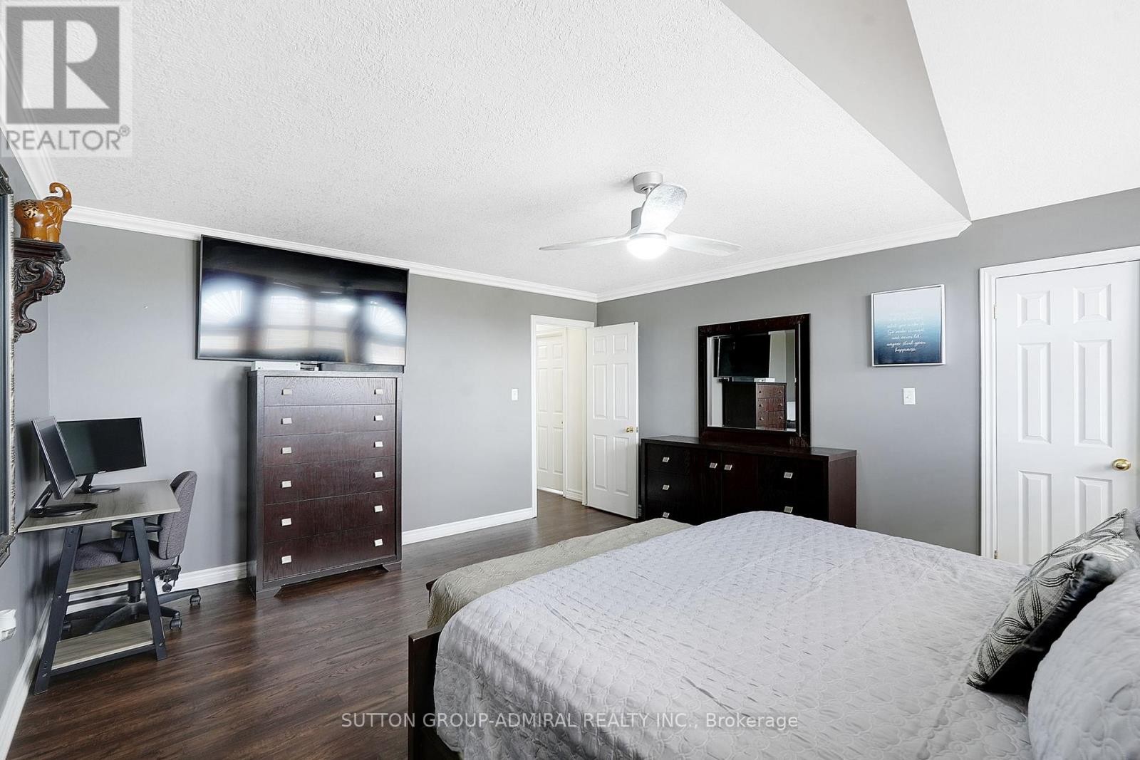 












46 BALMORAL PLACE

,
Barrie (Innis-Shore),




Ontario
L4N0Y9

