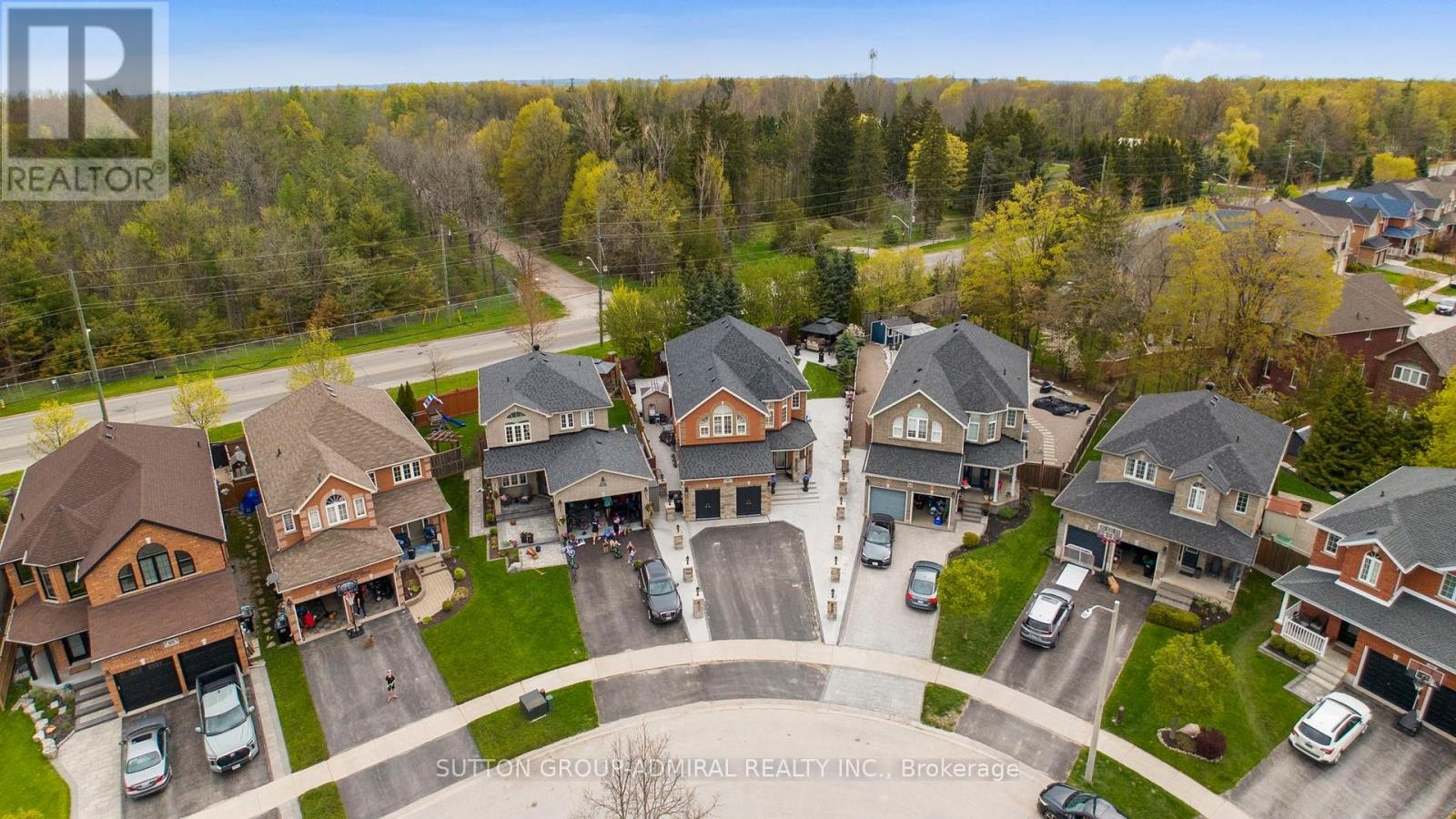 












46 BALMORAL PLACE

,
Barrie (Innis-Shore),




Ontario
L4N0Y9

