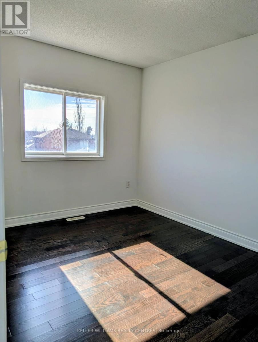 












UPPER - 152 MADELAINE DRIVE

,
Barrie (Painswick South),




Ontario
L4N0N1

