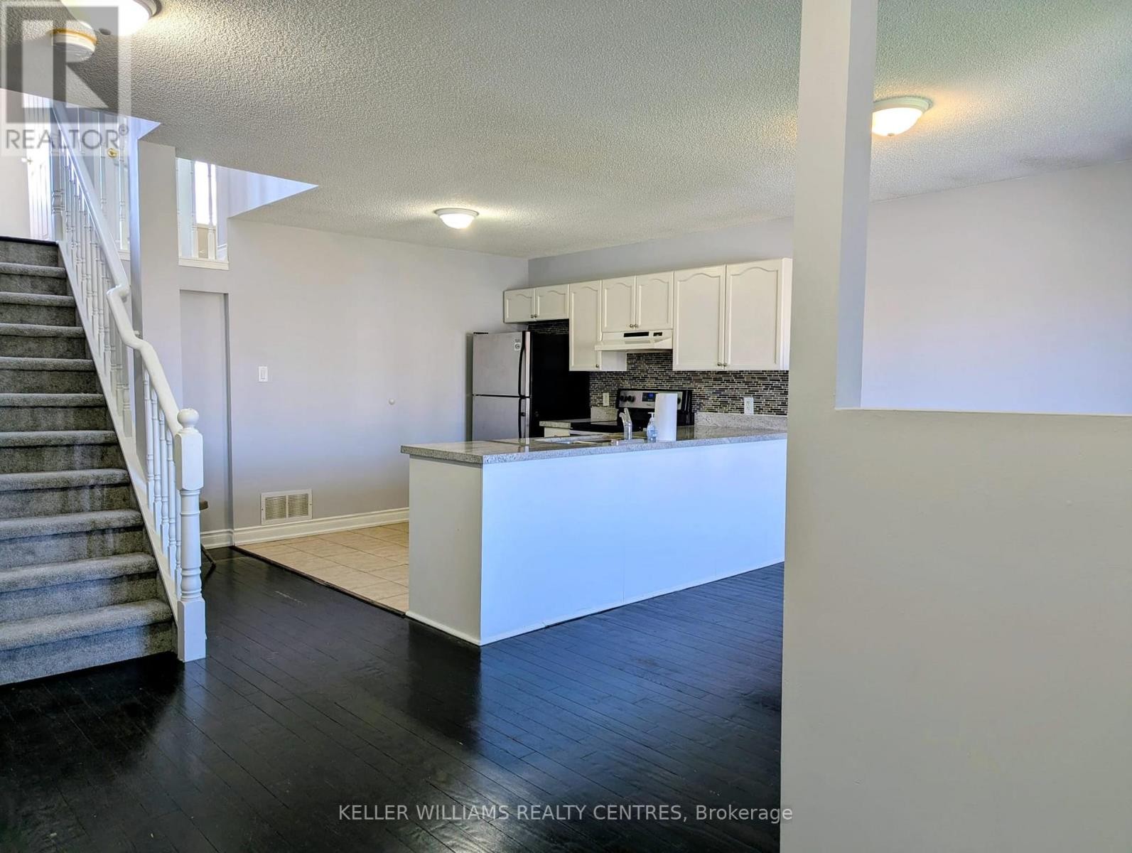 












UPPER - 152 MADELAINE DRIVE

,
Barrie (Painswick South),




Ontario
L4N0N1

