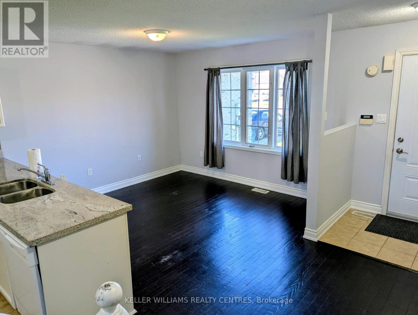 












UPPER - 152 MADELAINE DRIVE

,
Barrie (Painswick South),




Ontario
L4N0N1

