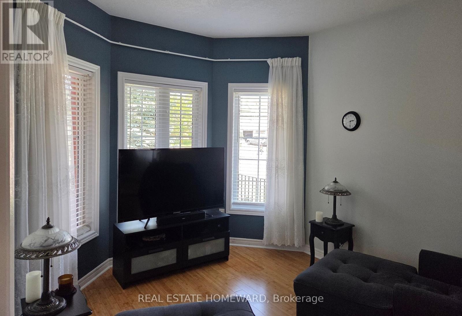 












139 BIRKHALL PLACE

,
Barrie (Innis-Shore),




Ontario
L4N0K7

