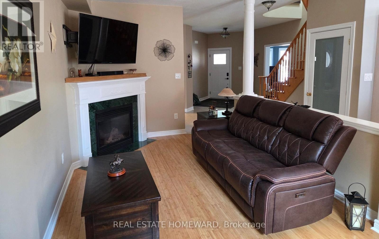 












139 BIRKHALL PLACE

,
Barrie (Innis-Shore),




Ontario
L4N0K7

