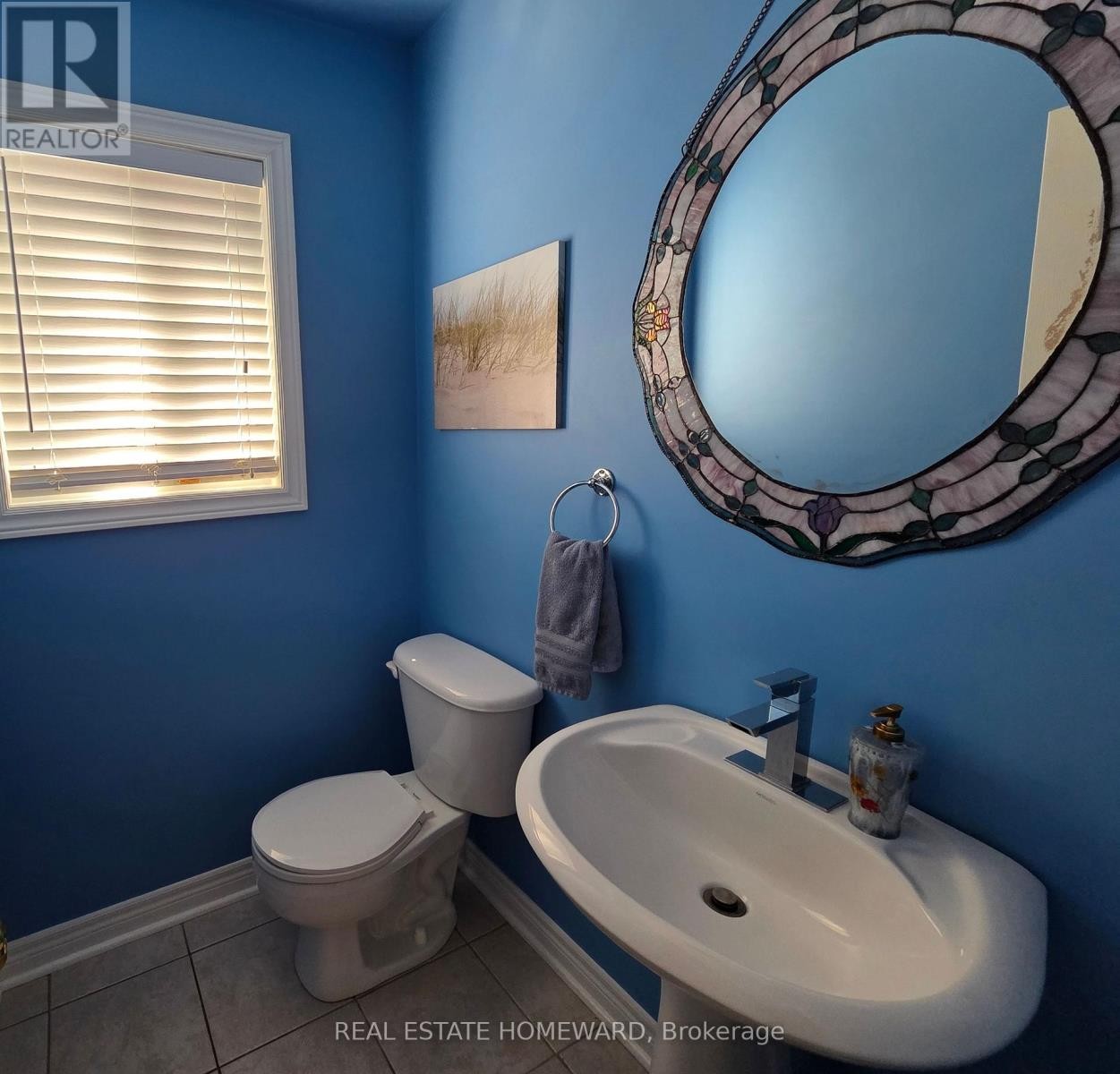 












139 BIRKHALL PLACE

,
Barrie (Innis-Shore),




Ontario
L4N0K7

