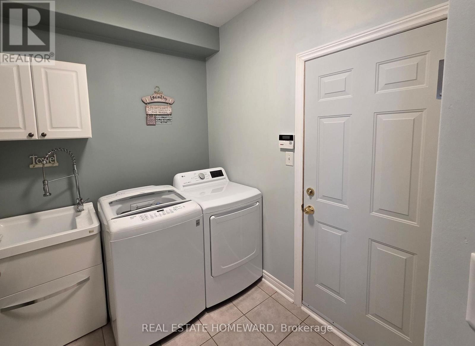 












139 BIRKHALL PLACE

,
Barrie (Innis-Shore),




Ontario
L4N0K7

