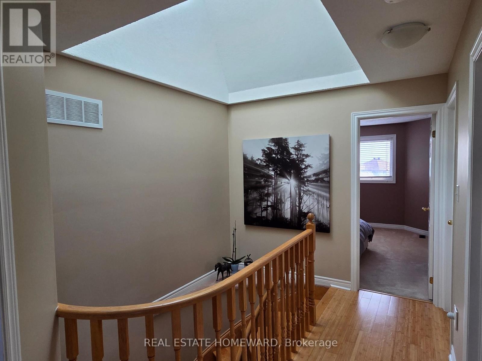 












139 BIRKHALL PLACE

,
Barrie (Innis-Shore),




Ontario
L4N0K7

