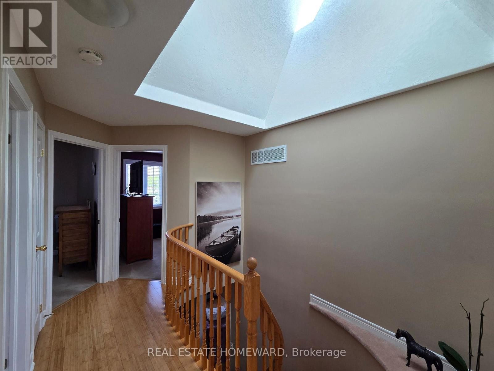 












139 BIRKHALL PLACE

,
Barrie (Innis-Shore),




Ontario
L4N0K7

