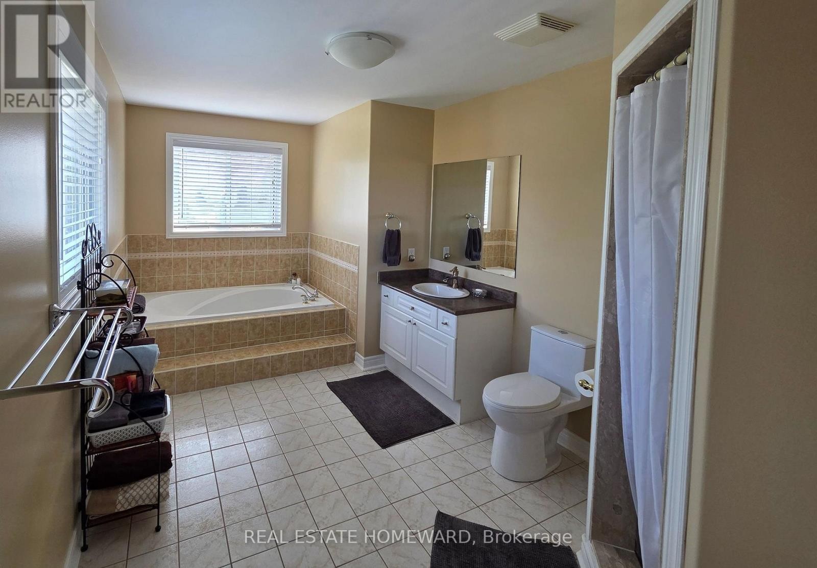 












139 BIRKHALL PLACE

,
Barrie (Innis-Shore),




Ontario
L4N0K7

