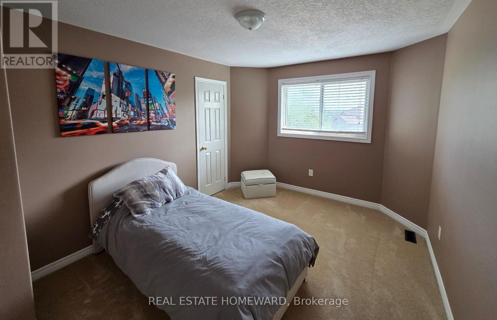 












139 BIRKHALL PLACE

,
Barrie (Innis-Shore),




Ontario
L4N0K7

