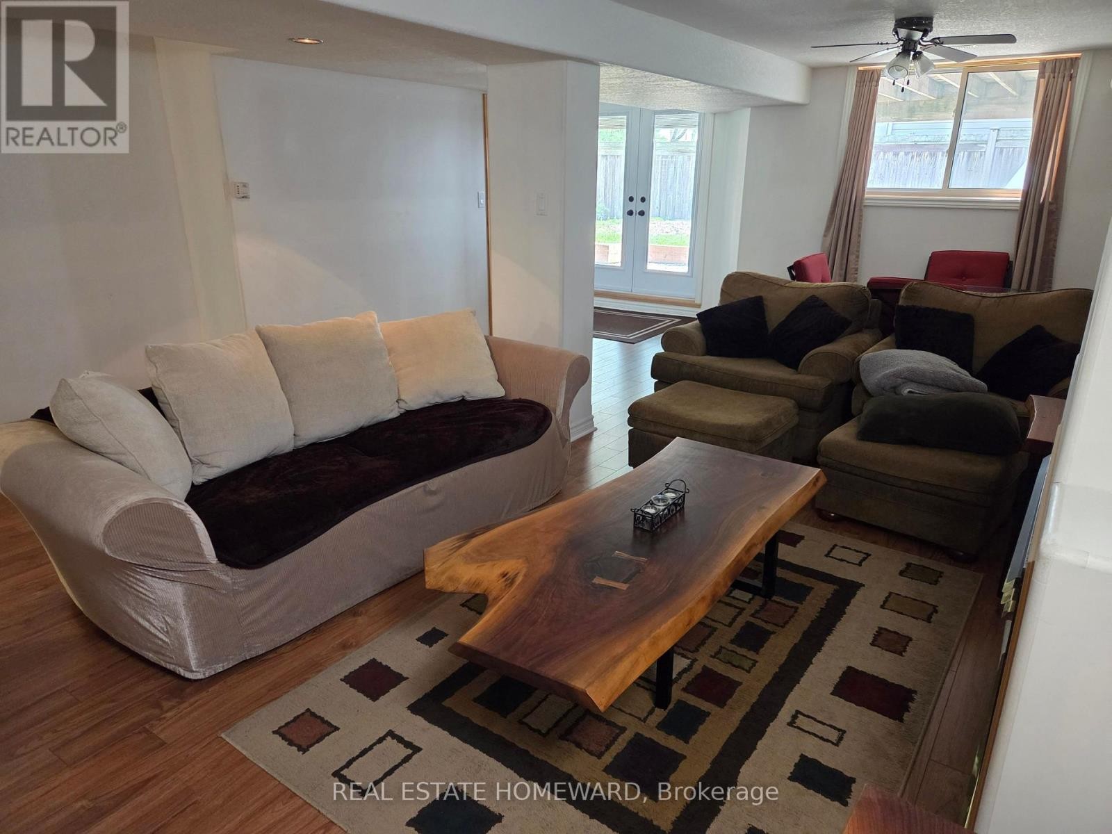 












139 BIRKHALL PLACE

,
Barrie (Innis-Shore),




Ontario
L4N0K7

