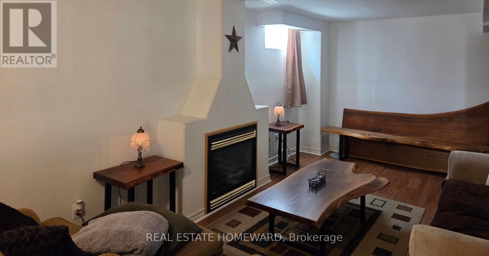 












139 BIRKHALL PLACE

,
Barrie (Innis-Shore),




Ontario
L4N0K7

