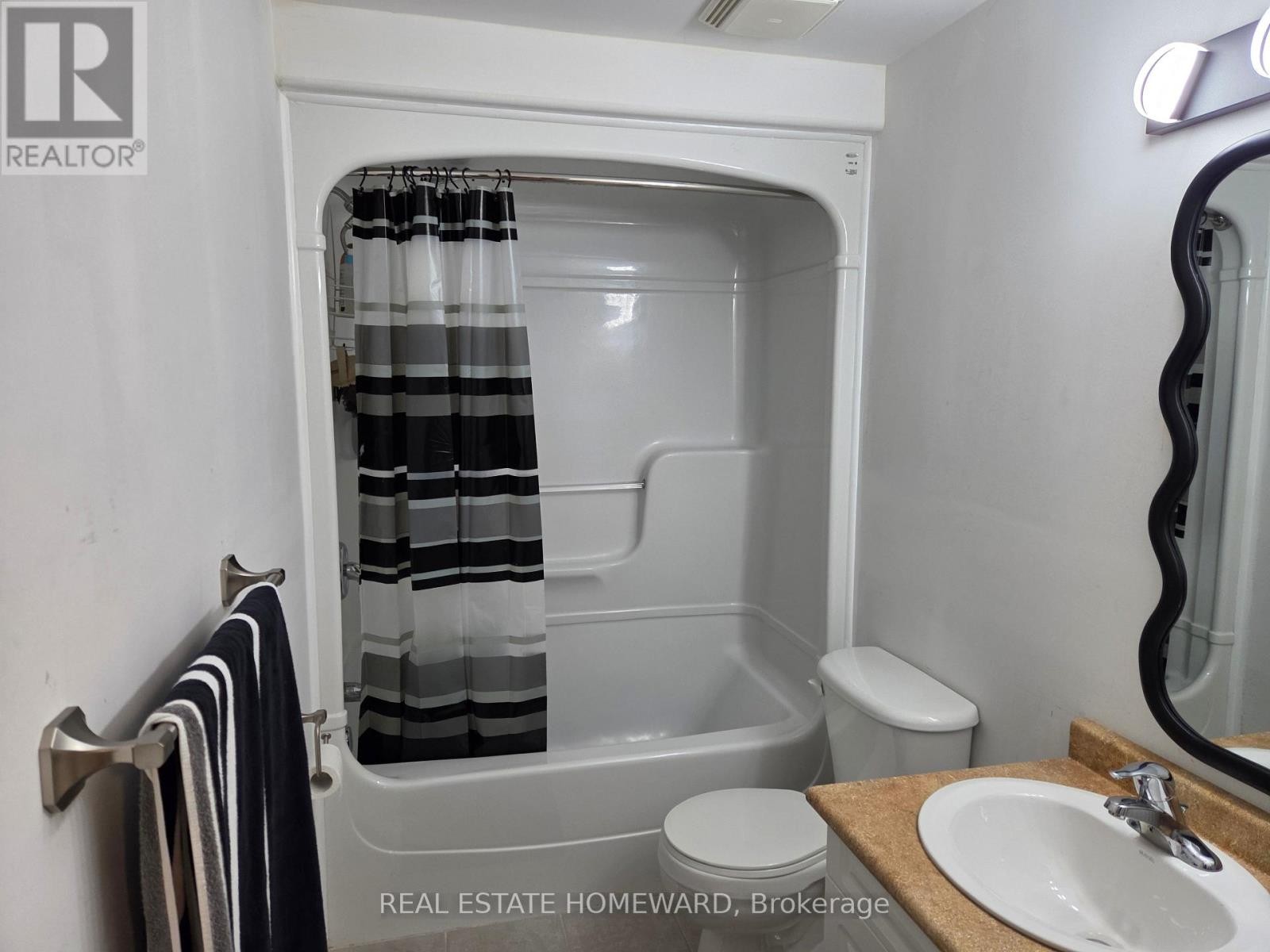 












139 BIRKHALL PLACE

,
Barrie (Innis-Shore),




Ontario
L4N0K7

