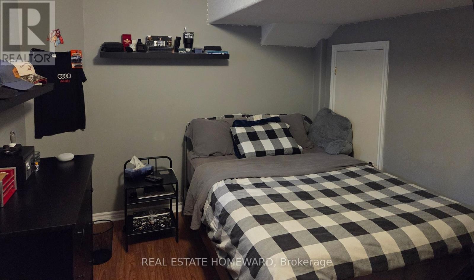 












139 BIRKHALL PLACE

,
Barrie (Innis-Shore),




Ontario
L4N0K7

