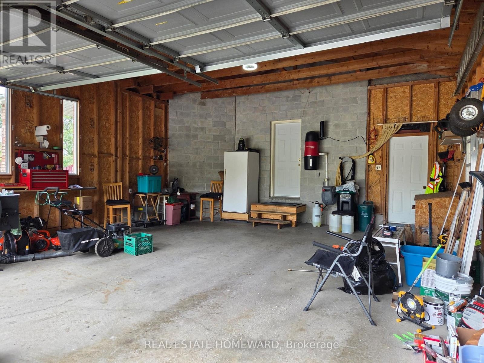 












139 BIRKHALL PLACE

,
Barrie (Innis-Shore),




Ontario
L4N0K7

