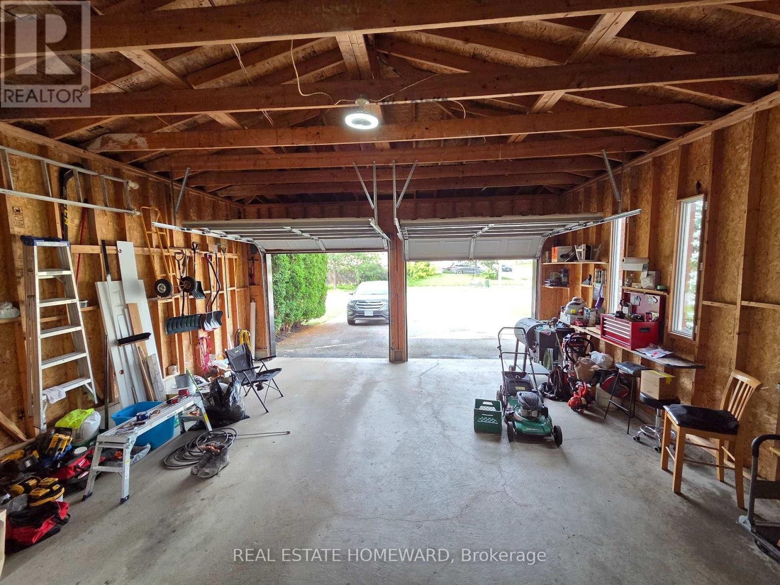 












139 BIRKHALL PLACE

,
Barrie (Innis-Shore),




Ontario
L4N0K7


