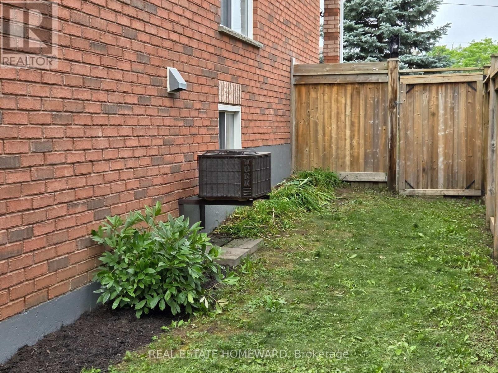 












139 BIRKHALL PLACE

,
Barrie (Innis-Shore),




Ontario
L4N0K7

