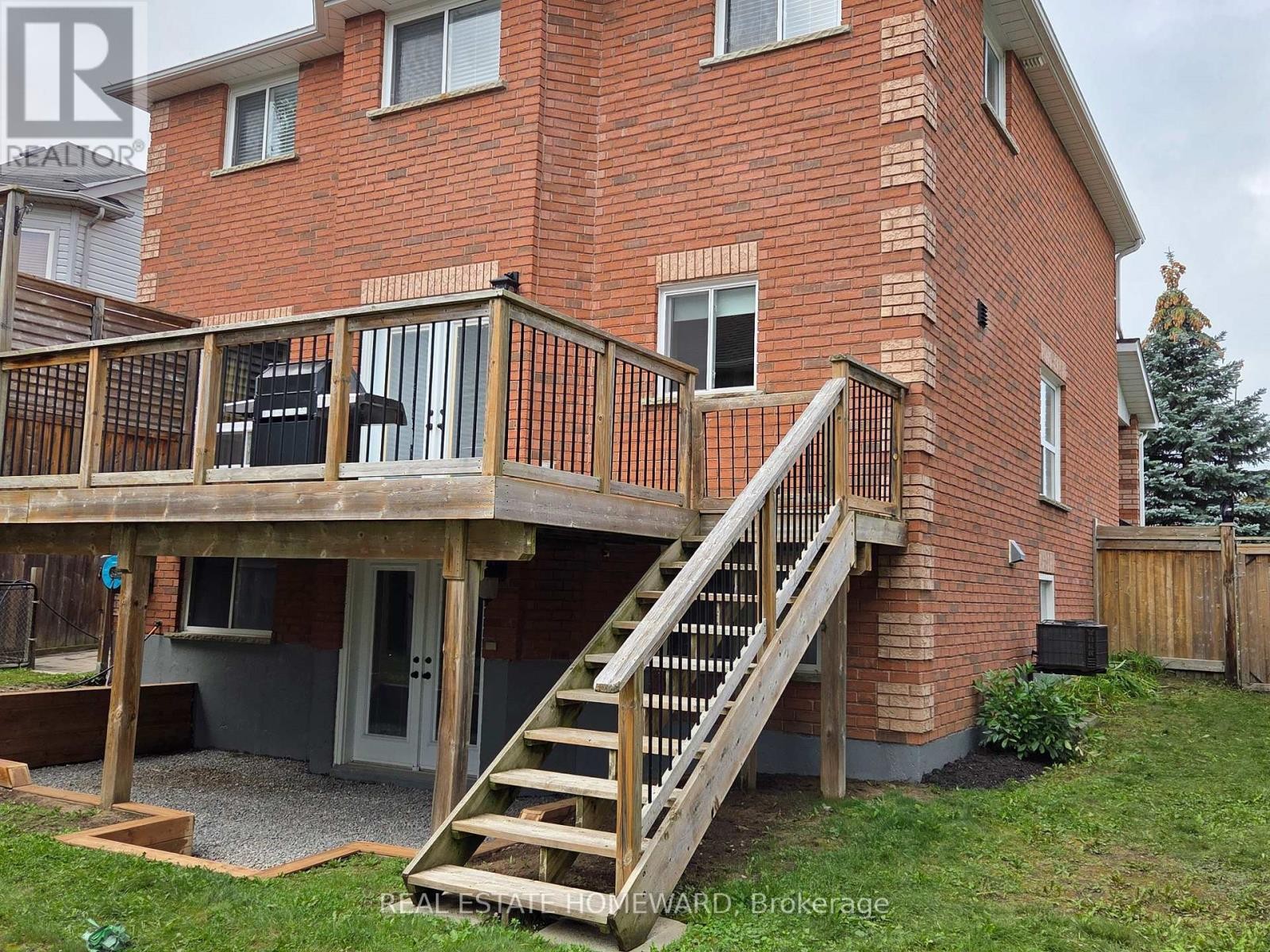 












139 BIRKHALL PLACE

,
Barrie (Innis-Shore),




Ontario
L4N0K7

