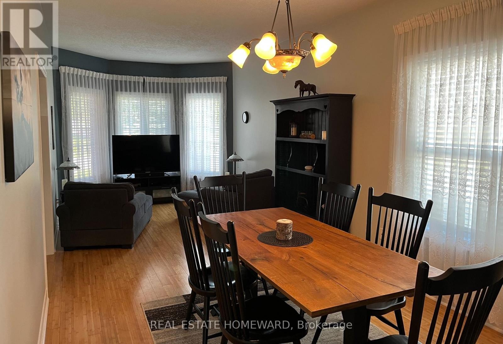 












139 BIRKHALL PLACE

,
Barrie (Innis-Shore),




Ontario
L4N0K7

