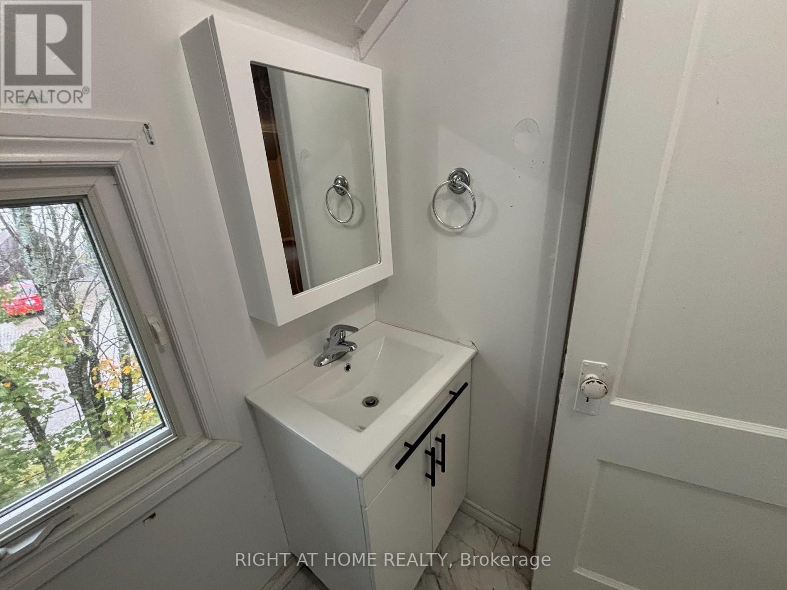 












58 SECOND STREET E

,
Kirkland Lake (KL & Area),




Ontario
P2N1R5

