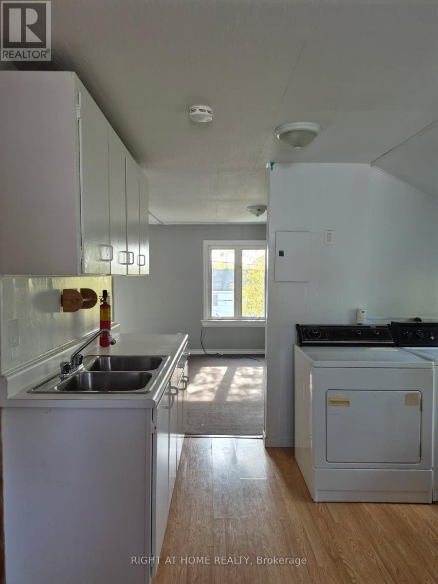 












58 SECOND STREET E

,
Kirkland Lake (KL & Area),




Ontario
P2N1R5

