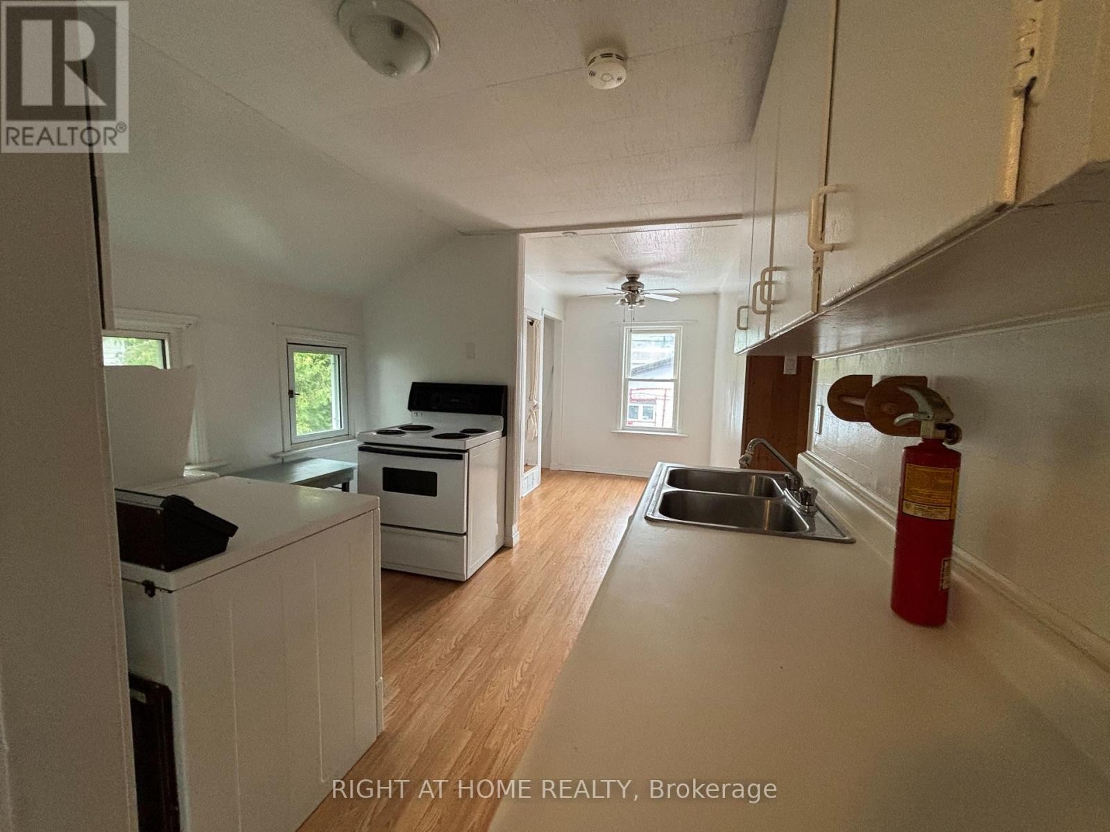 












58 SECOND STREET E

,
Kirkland Lake (KL & Area),




Ontario
P2N1R5

