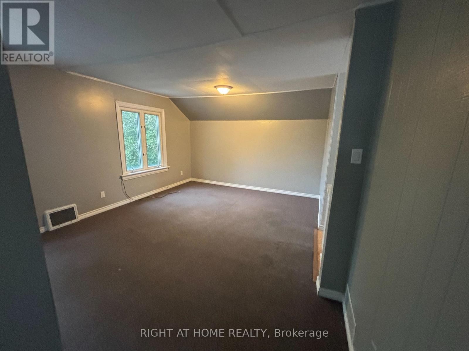 












58 SECOND STREET E

,
Kirkland Lake (KL & Area),




Ontario
P2N1R5

