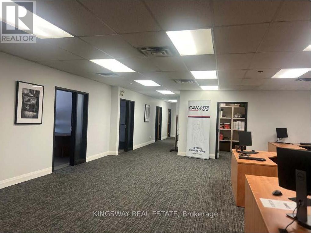 












1351 SPEERS ROAD

,
Oakville (QE Queen Elizabeth),




Ontario
L6L2X5

