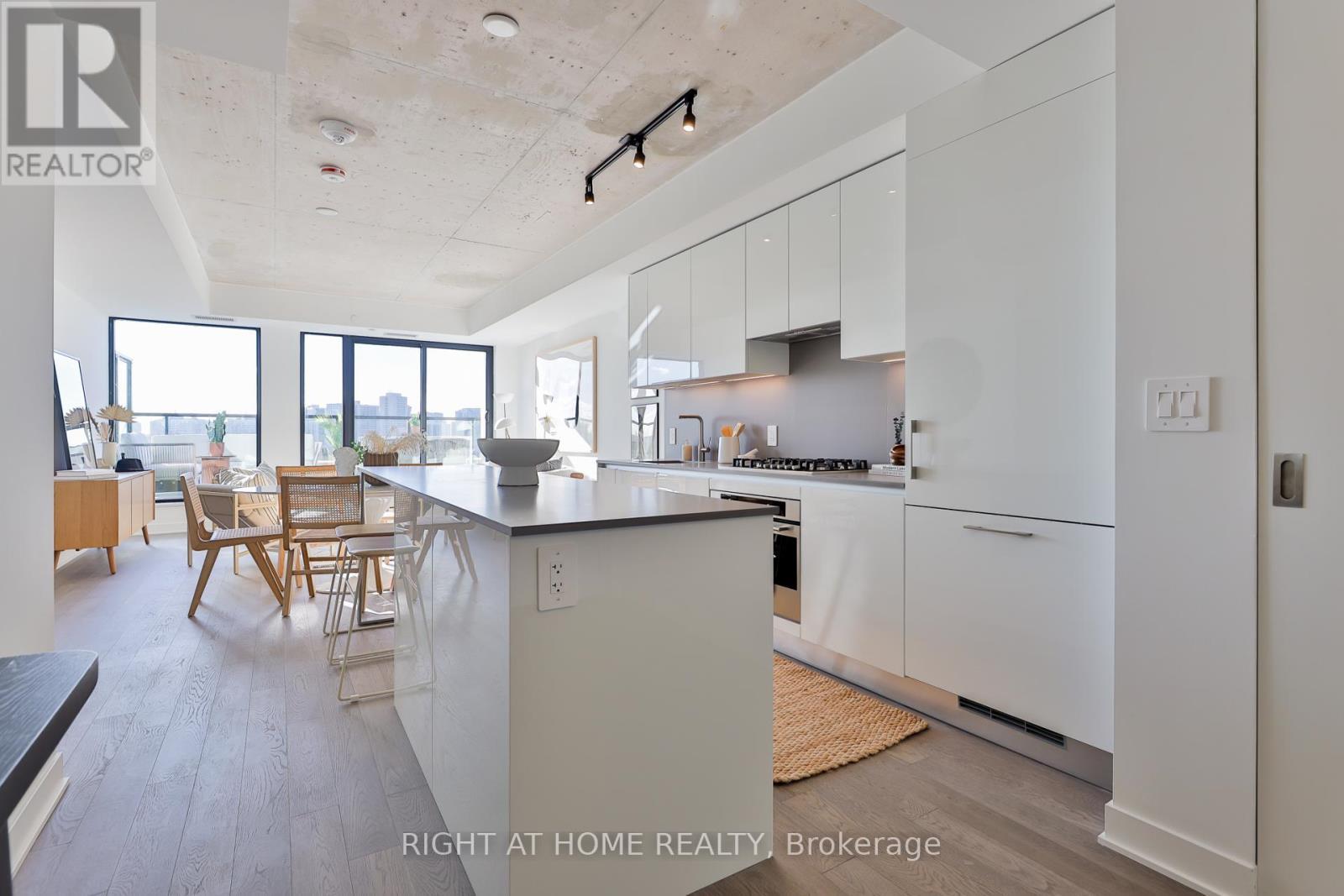 












604 - 2720 DUNDAS STREET W

,
Toronto (Junction Area),




Ontario
M6P0C3


