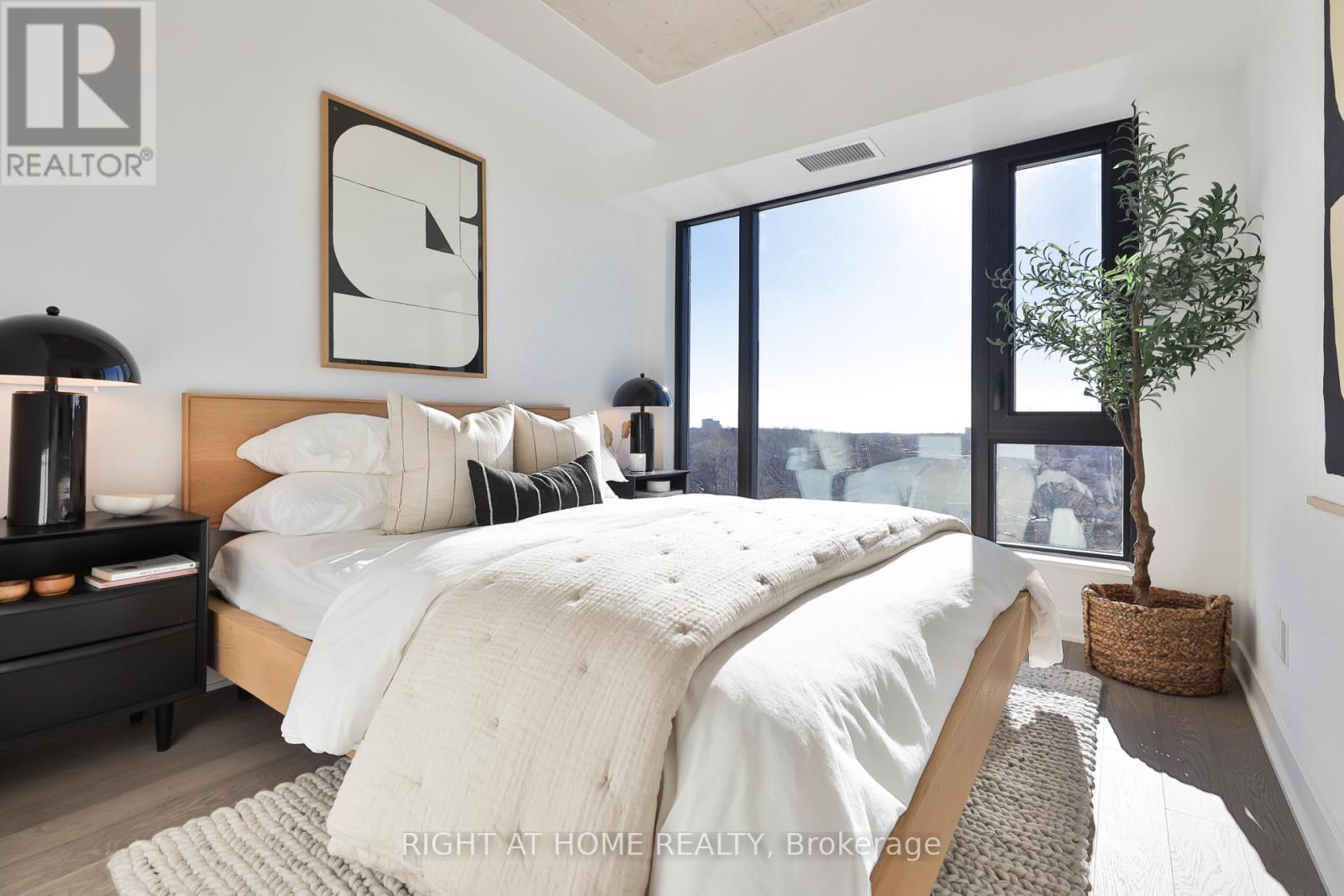 












604 - 2720 DUNDAS STREET W

,
Toronto (Junction Area),




Ontario
M6P0C3

