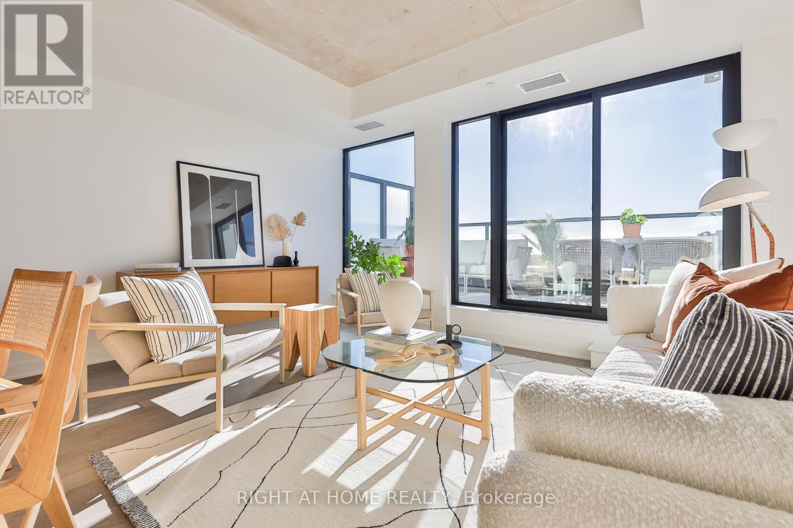 












604 - 2720 DUNDAS STREET W

,
Toronto (Junction Area),




Ontario
M6P0C3

