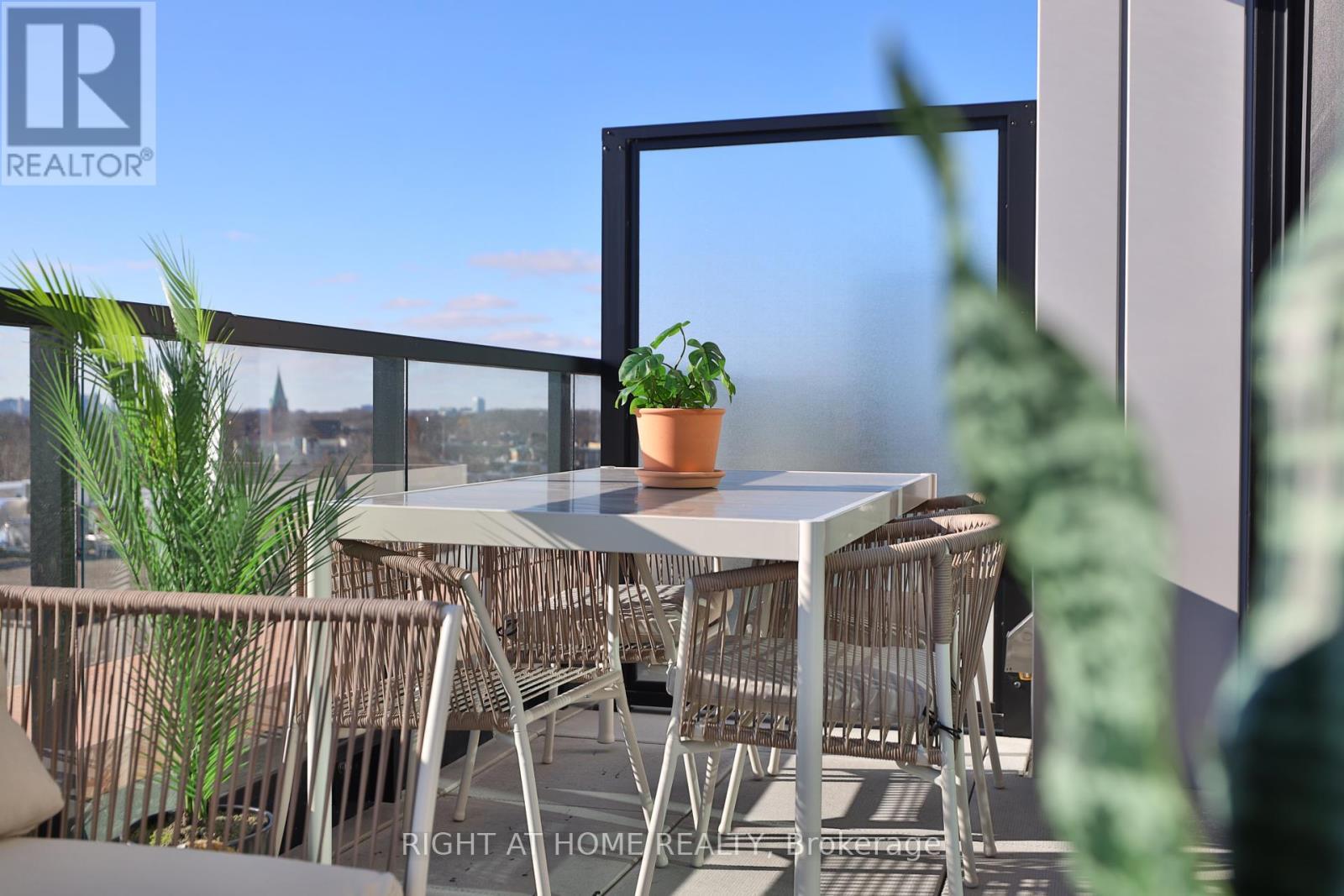












604 - 2720 DUNDAS STREET W

,
Toronto (Junction Area),




Ontario
M6P0C3

