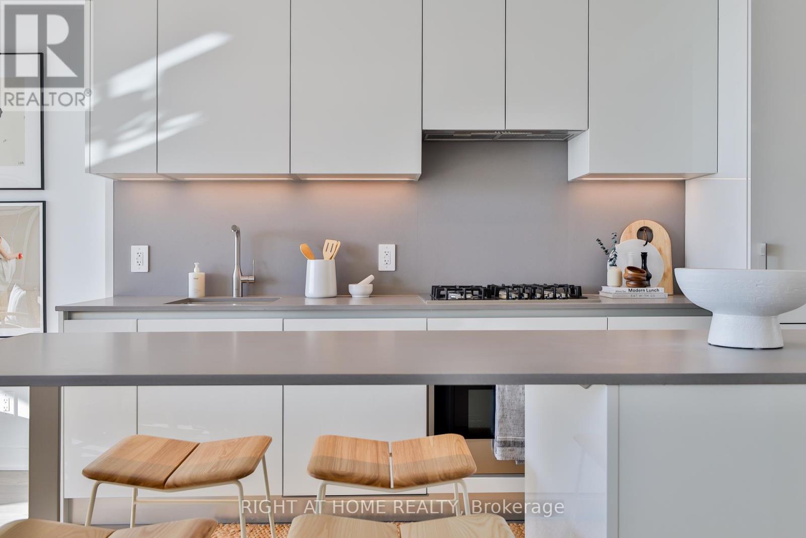 












604 - 2720 DUNDAS STREET W

,
Toronto (Junction Area),




Ontario
M6P0C3

